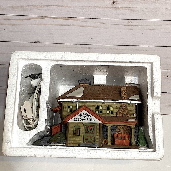 DEPARTMENT 56 - Bluebird Seed And Bulb - Heritage Village - New England Village - Picture 6 of 8